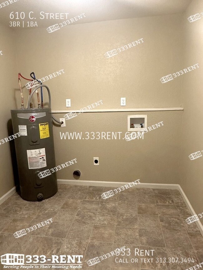 Building Photo - 610 C. Street-