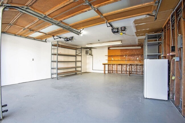 Building Photo - 60 Maitland Dr
