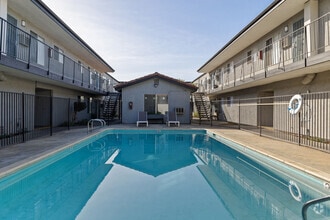 Building Photo - Valle at 9121 Kenwood