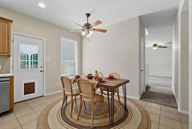 Building Photo - 125 Pine Cove