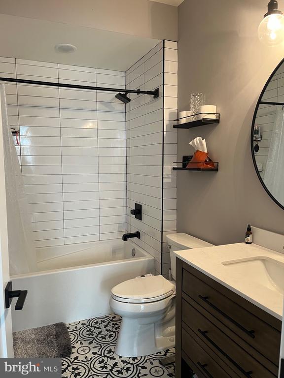 Building Photo - 4001 Ridge Ave