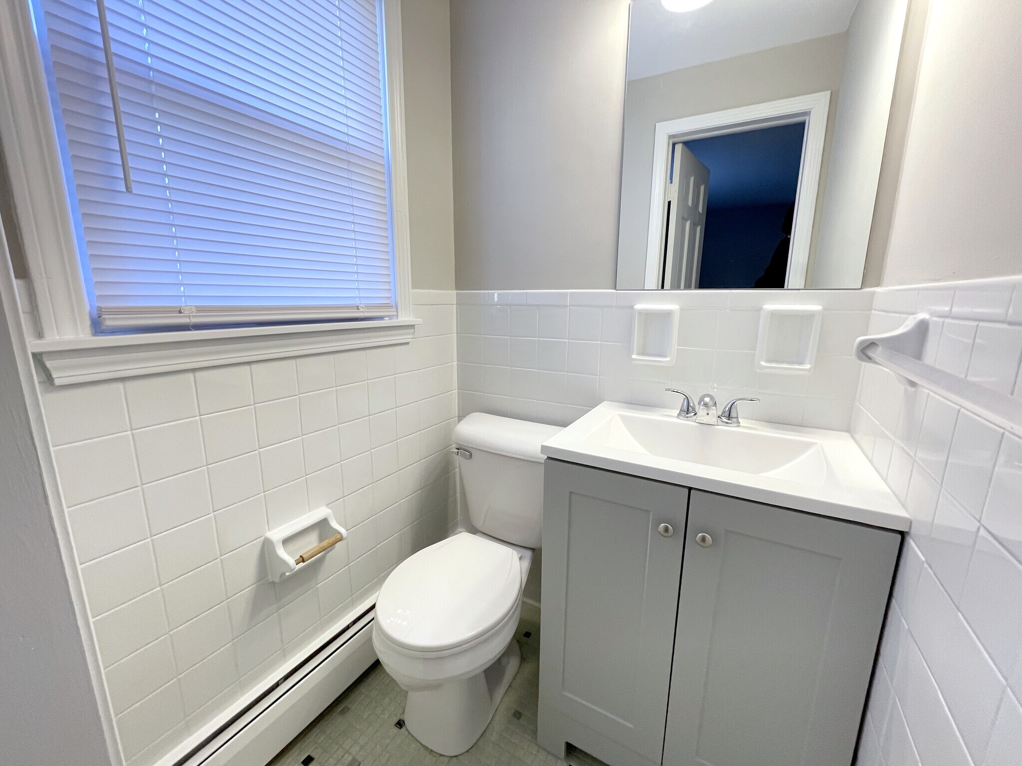 Ensuite Half Bathroom - 14 Pierce Ave