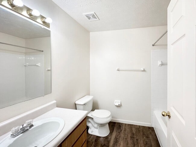 Building Photo - Adrian College Less than 2 miles away*********** Sand Creek 1 Bedroom*************Rent $999/month