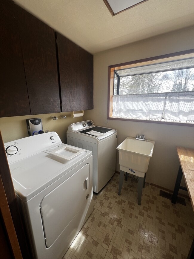 Building Photo - 146 Hawthorn Ln