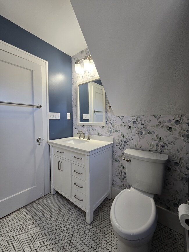 Building Photo - 1321 W Univ Ave