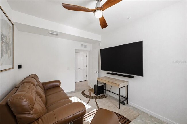 Building Photo - 10792 Tarflower Dr