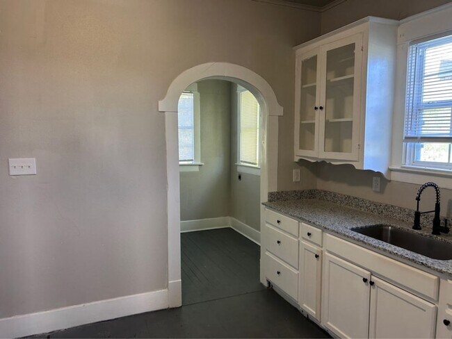 Building Photo - 1925 11th St