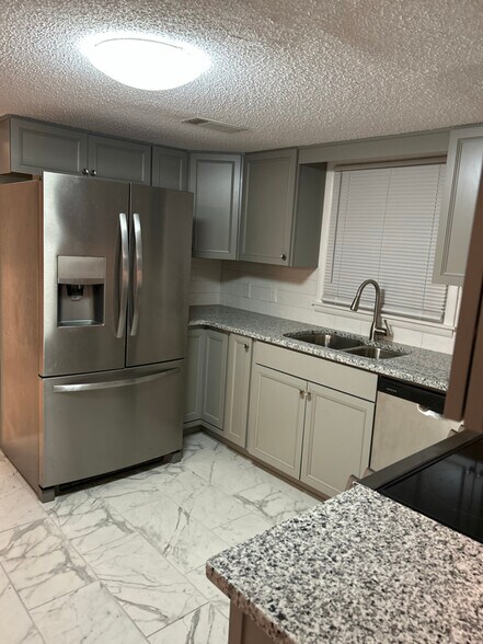 Building Photo - 2519 Excalibur Dr SE