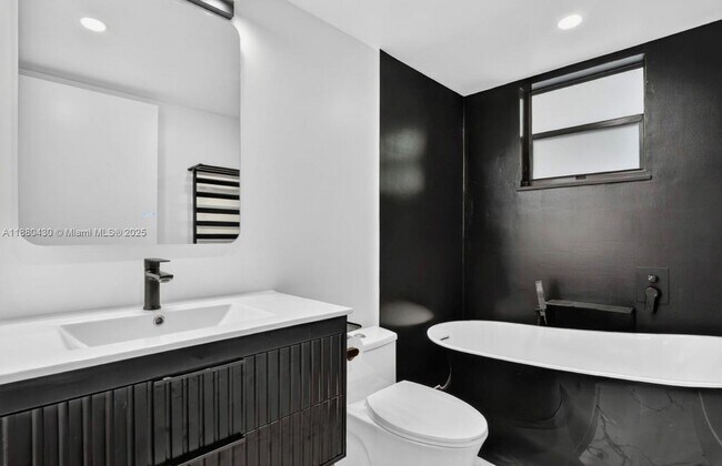 Building Photo - 13020 SW 92nd Ave