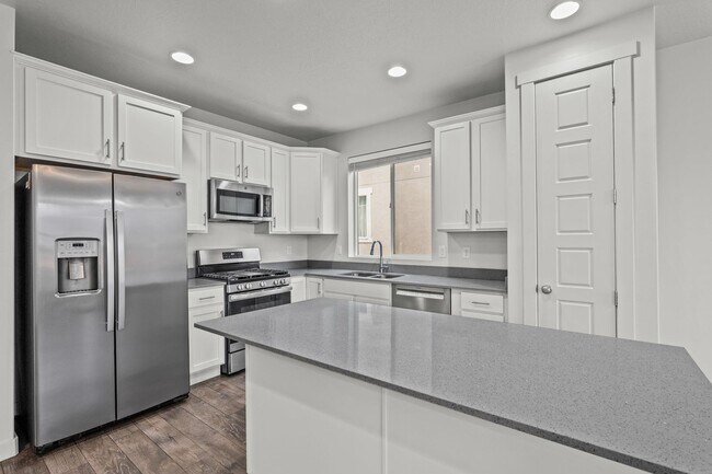 Building Photo - Beautiful 5 Bed / 3 Bath Single-Family Home in Lindon