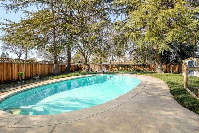 Building Photo - 55 Normandy Ln