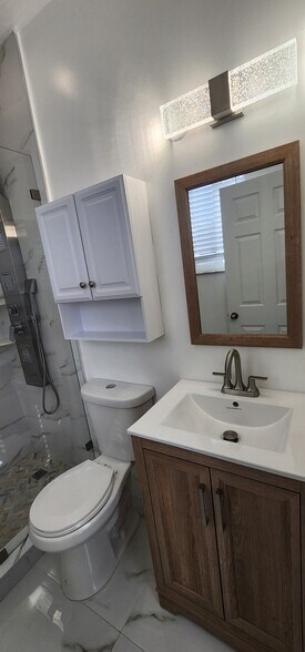 Building Photo - 640 SE 1st St