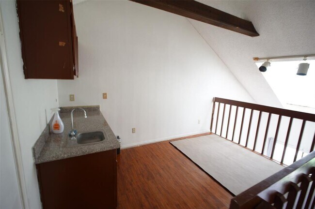 Building Photo - 8575 Sands Point Dr