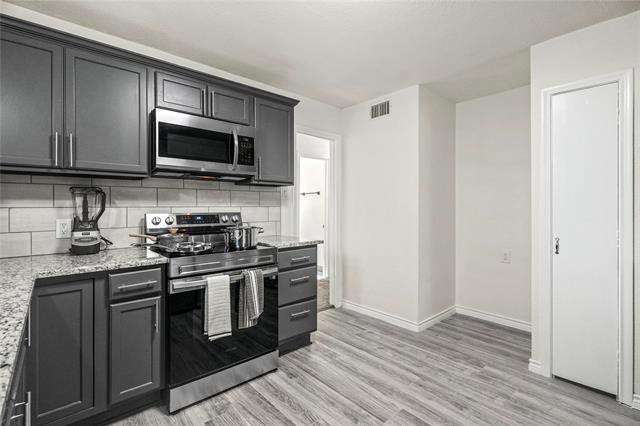 Building Photo - 2315 Housley Dr