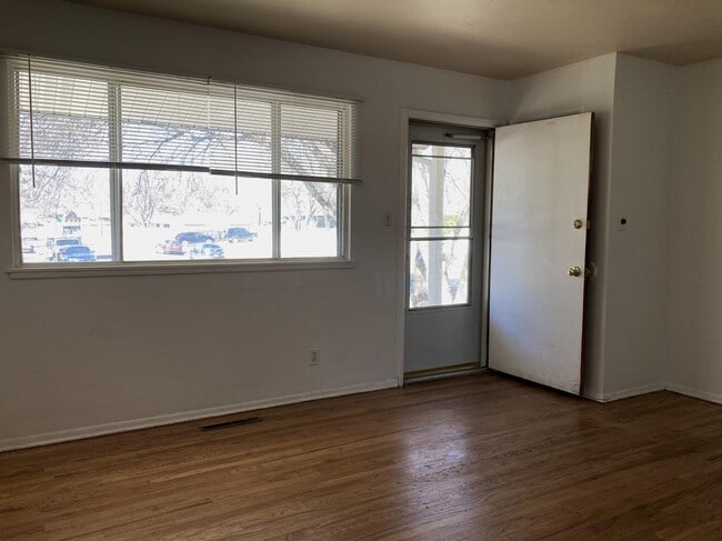 Building Photo - 1421 McArthur Ave