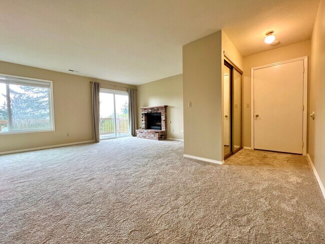 Building Photo - Remodeled 3BR in Mountain Park | Primary Suite + Deck | Lake Oswego