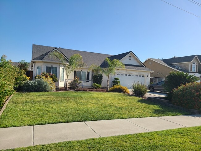 Primary Photo - 960 Fallenleaf Dr