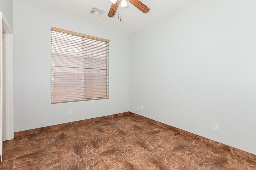 Building Photo - 20960 E Via Del Rancho Rd