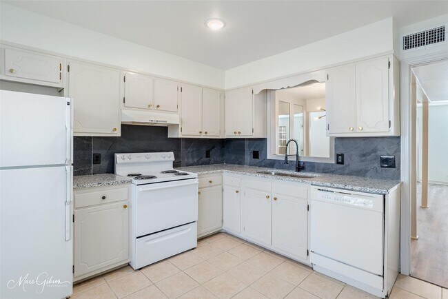 Building Photo - Shreveport townhome for rent