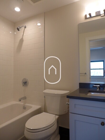 Building Photo - 45 Thorndike St