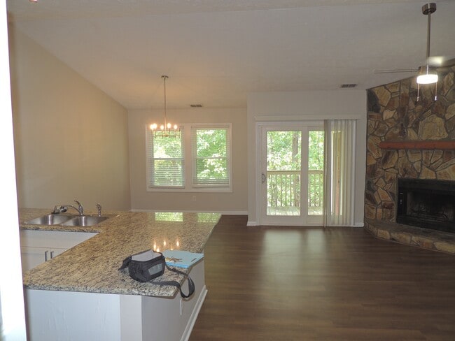 Building Photo - 1006 Wood Creek Dr