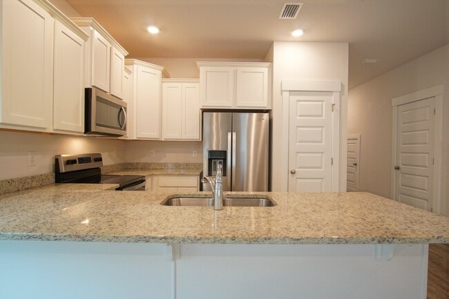 Building Photo - Spacious 3BR/2.5BA Townhome with 1-Car Garage in Admiral’s Quarters—Pool, Dog Park, Near 9 Mile R...