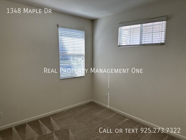 Building Photo - 1348 Maple Dr
