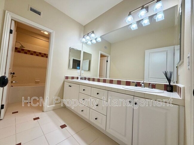 Building Photo - 52 Honeyrose