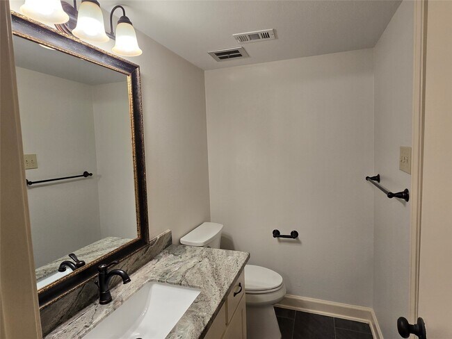 Building Photo - 856 Wax Myrtle Ln