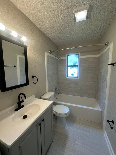 Building Photo - Bright And Renovated 3 Bedroom Home With Modern Updates