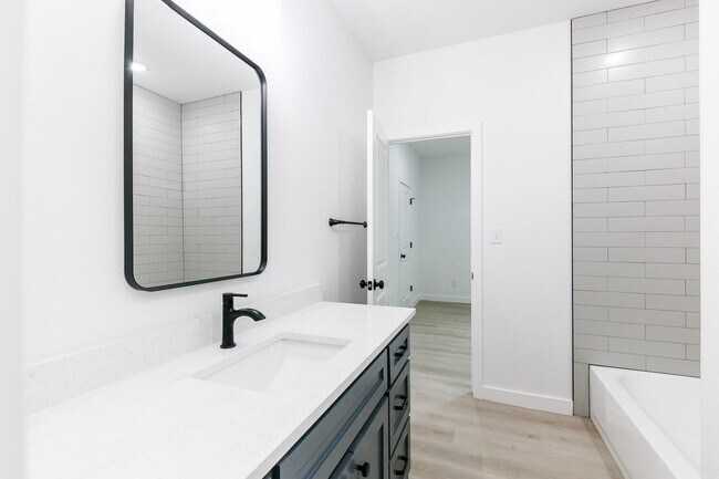 Building Photo - 1704 Elkhart Ave