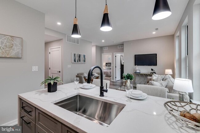 Building Photo - 752 S 16th St