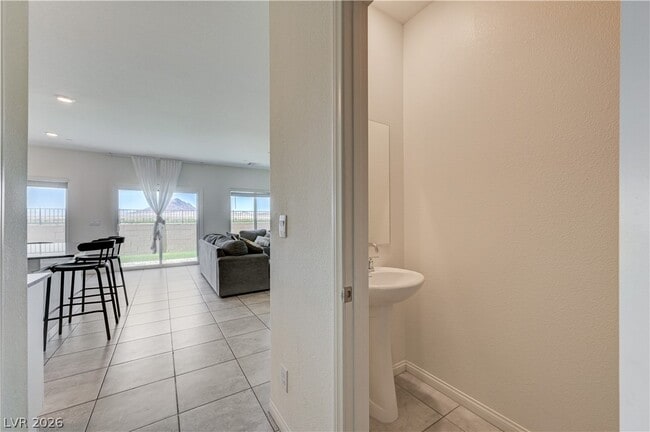 Building Photo - 386 Larksong Ave