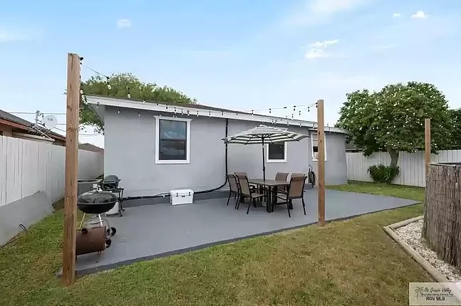 Building Photo - 2993 Alameda Dr