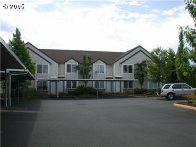 Building Photo - Pet-Friendly 2 Bedroom, 2 Bath Apartment in Newberg