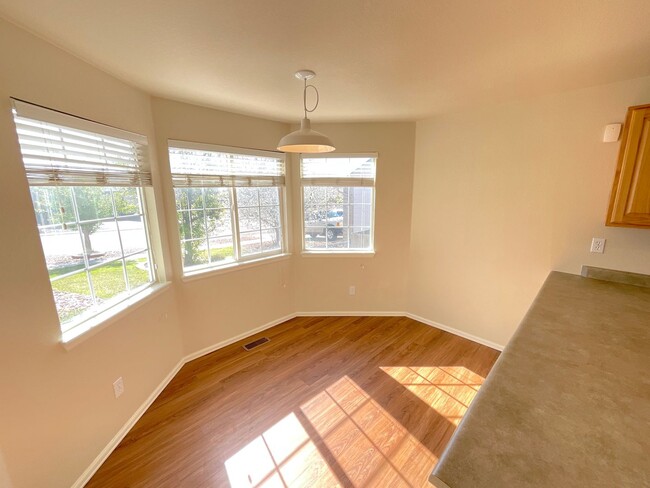 Building Photo - 3 Bedroom Home Available Near N Powers Blv...