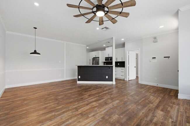 Building Photo - 239 Navarro Dr