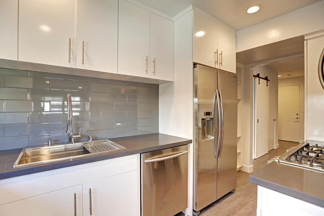 Building Photo - Villa Rebecca Apartments