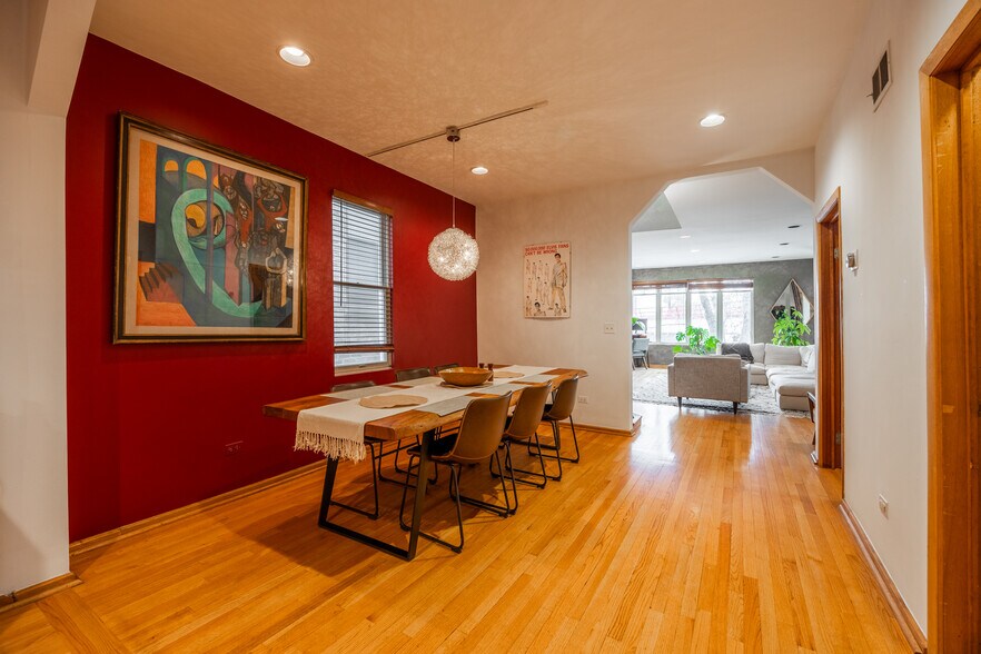 Building Photo - 1224 W Augusta Blvd