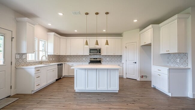 Building Photo - 2036 Salina Cir
