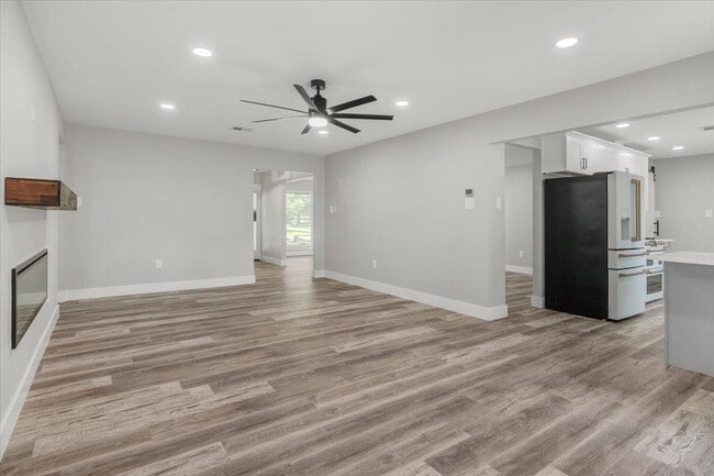 Building Photo - 4615 Barton Ln