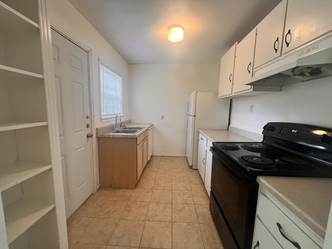 Primary Photo - 809/811 Valley Rd