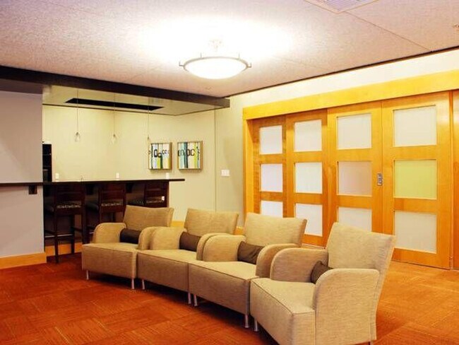 Building Photo - 10410 NE 2nd St