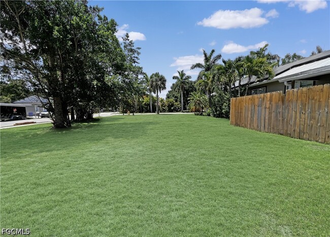 Building Photo - 1615 Evans Ave