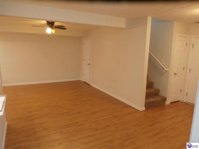 Building Photo - 344 School Side Dr