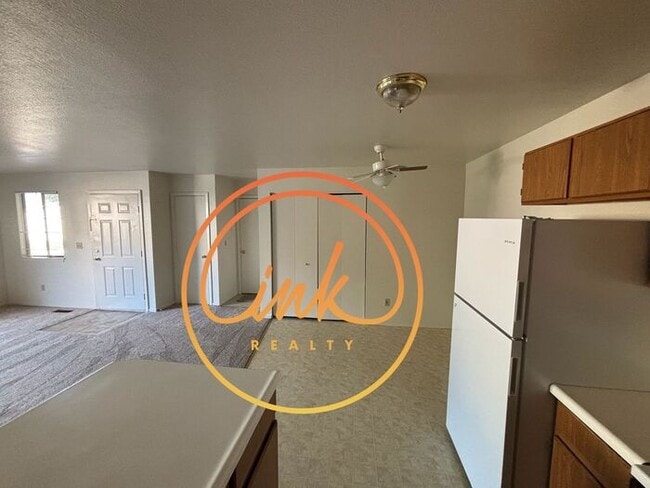 Building Photo - Charming Duplex in Quiet Dayton Neighborhood!