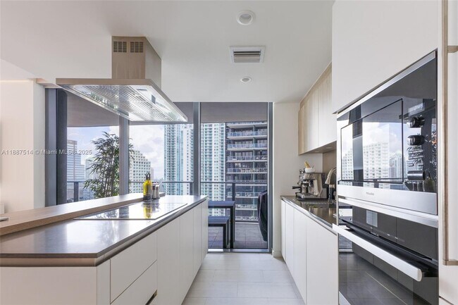 Primary Photo - 1000 Brickell Plaza