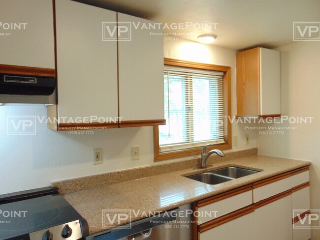 Building Photo - 632 River Ave