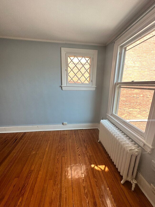 Building Photo - 809-809-809-802 King St