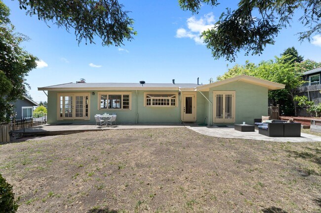 Building Photo - 35 Franciscan Way